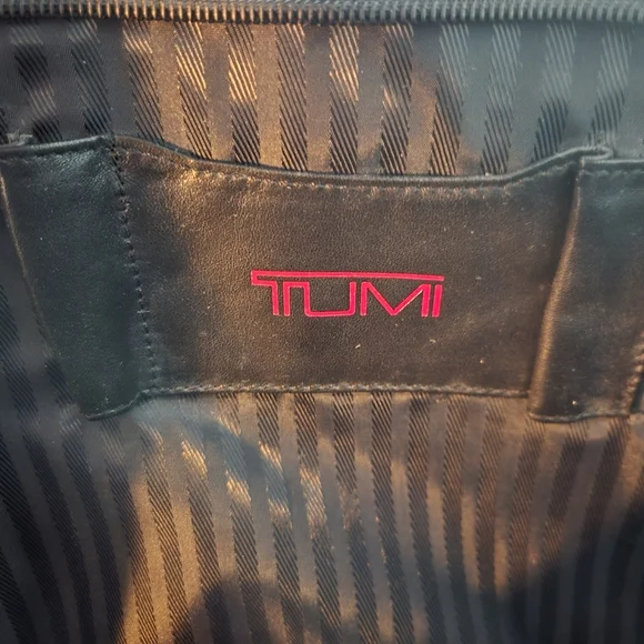 Tumi Black Leather Expandable Laptop Bag - Picture 4 of 13